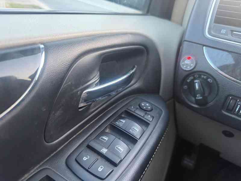 Chrysler Town & Country 3.6 LPG RT DVD Kůže 2014 - foto 19