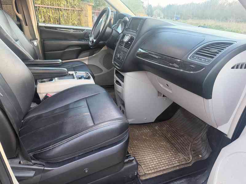 Chrysler Town & Country 3.6 LPG RT DVD Kůže 2014 - foto 12