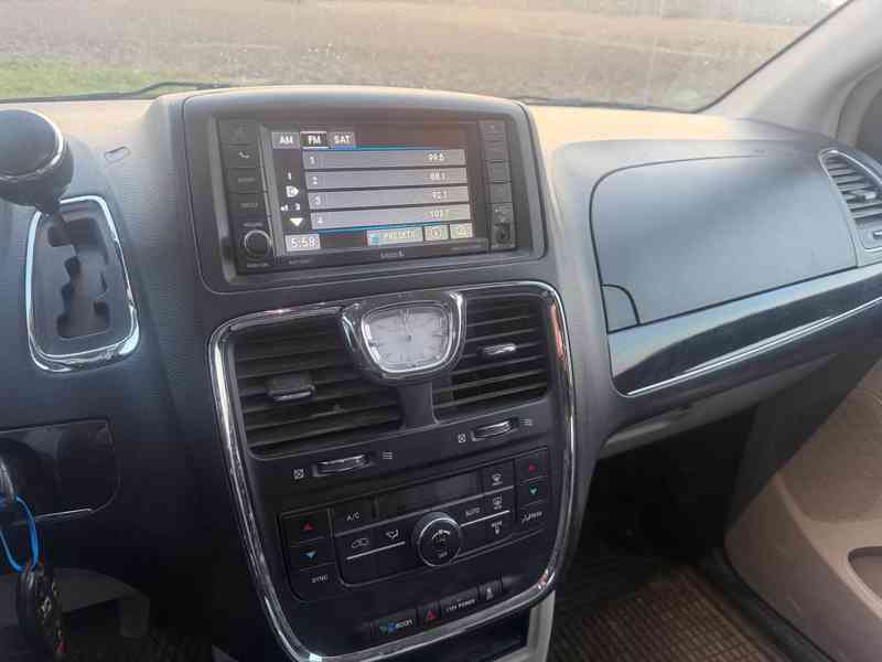 Chrysler Town & Country 3.6 LPG RT DVD Kůže 2014 - foto 17