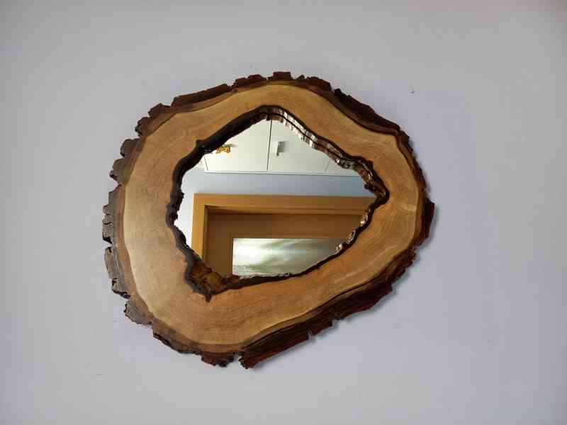 Zrcadlo v rámu z masivu ořechu. - foto 2