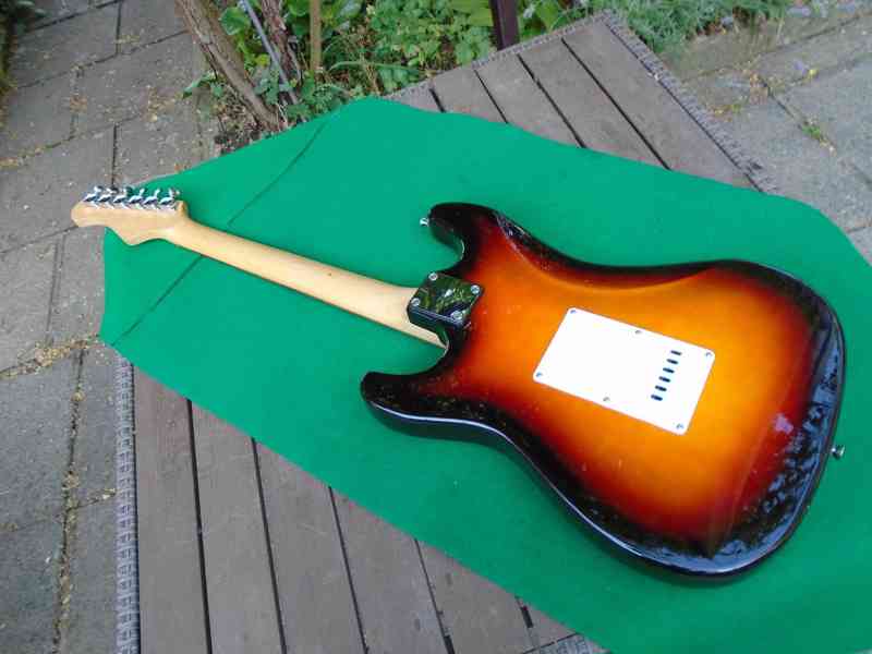 Elektrická kytara Dimavery EGS-1 Strat na opravu či díly - foto 10