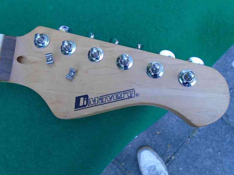 Elektrická kytara Dimavery EGS-1 Strat na opravu či díly - foto 4