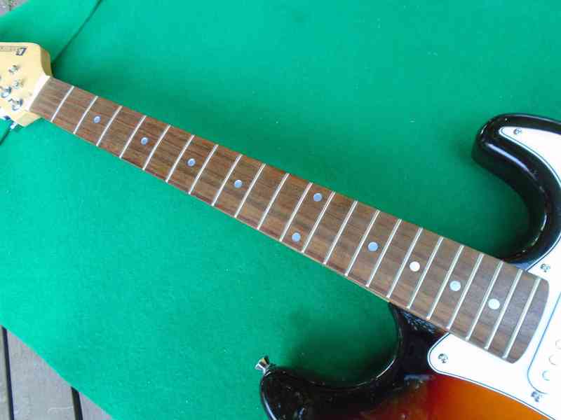 Elektrická kytara Dimavery EGS-1 Strat na opravu či díly - foto 3