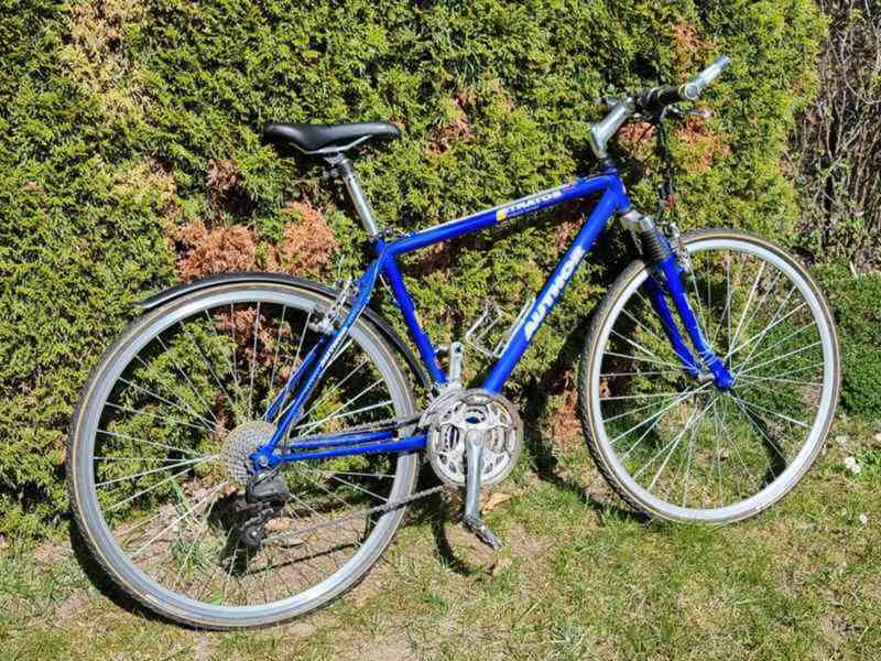 Trekingové kolo Strato