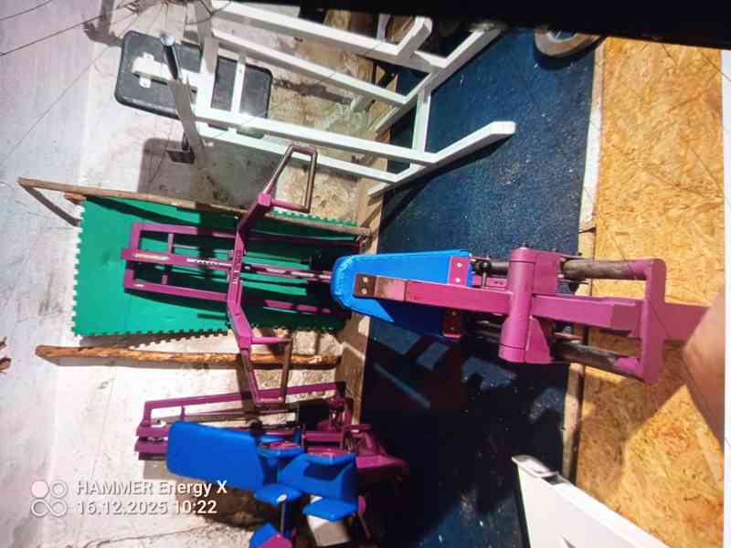 Posilovací stroj - foto 2