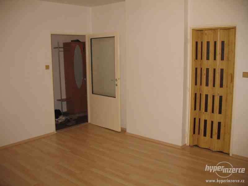 Pronájem bytu 2+1, Kopřivnice, ul. I. Šustaly - foto 3