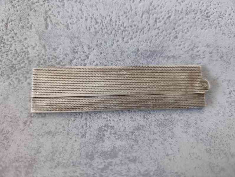 Starožitný skládací stříbrný hřeben 900 – zdobený, kapesní  - foto 4