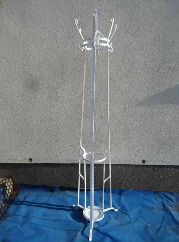 Věšák na klobouky , kabáty a deštníky stáří 100 let .  - foto 2