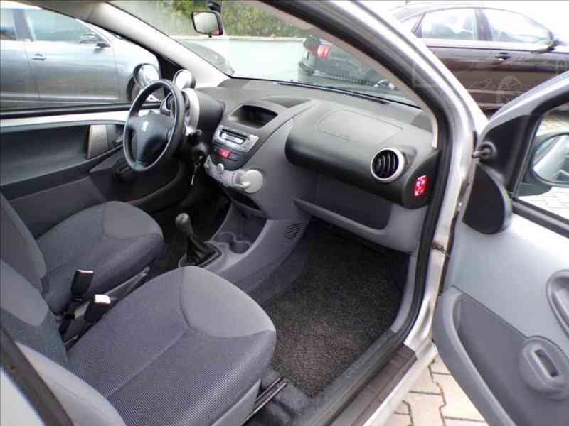 Peugeot 107 1,0 i KLIMATIZACE - foto 11