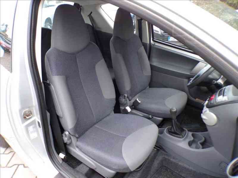 Peugeot 107 1,0 i KLIMATIZACE - foto 12
