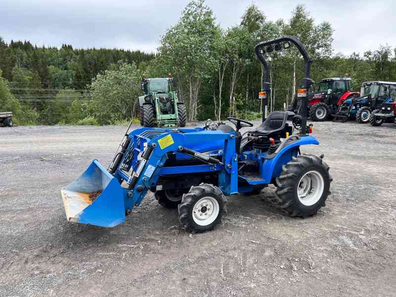 Traktor New Holland KUN TC21D6 + kompletní čelní nakladač