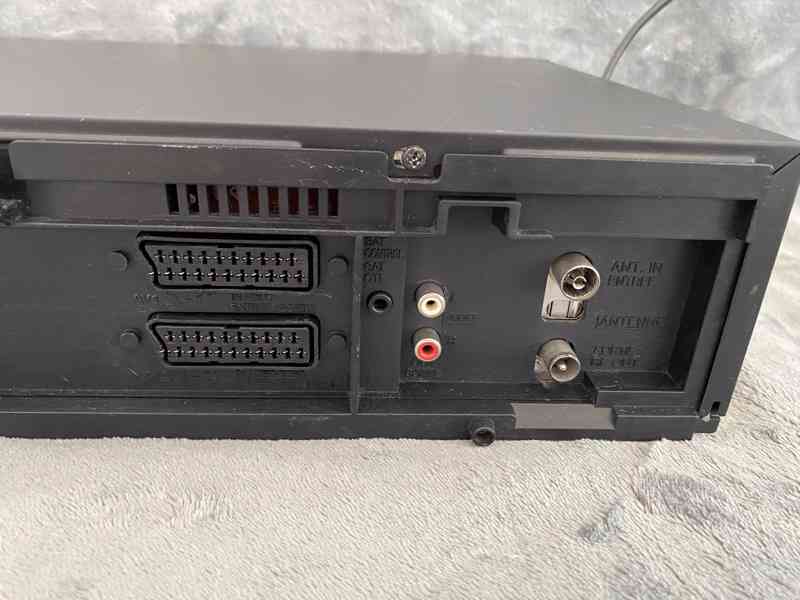 S-VHS-ET videorekordér JVC HR-S6953 s video stabilizátorem  - foto 7
