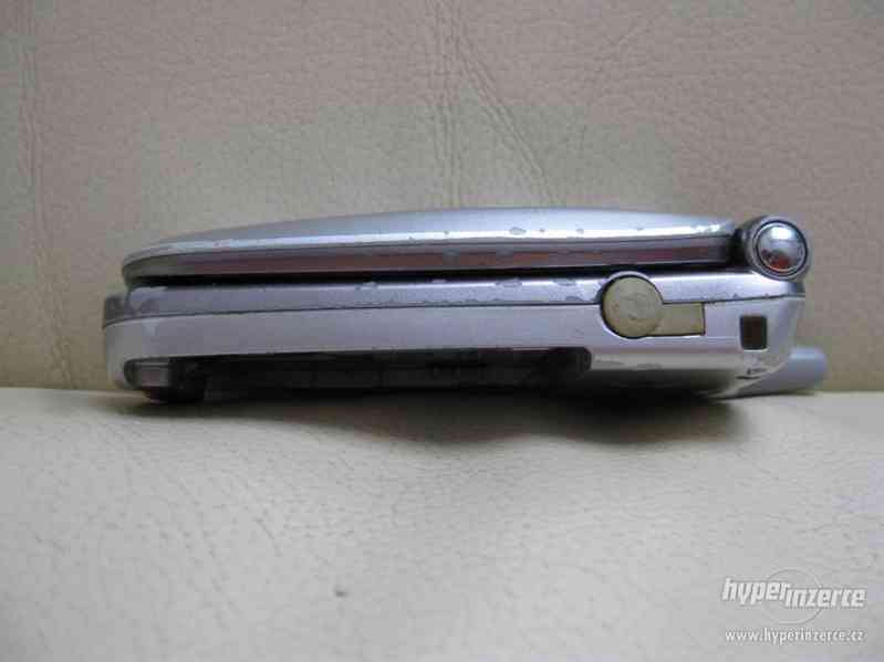 Panasonic EB-GD87 - véčkový mobilní telefon z r.2002 - foto 5
