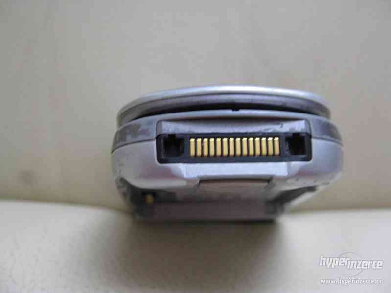 Panasonic EB-GD87 - véčkový mobilní telefon z r.2002 - foto 7