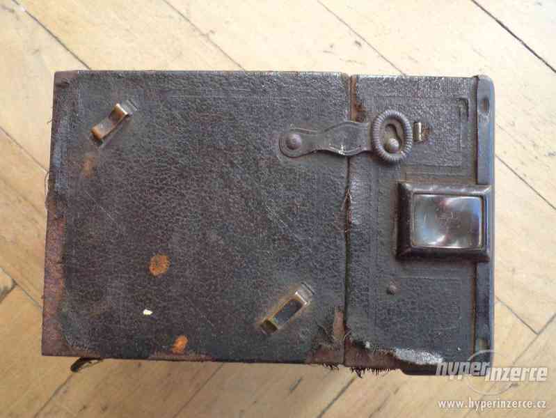 Historický Fotoaparát Coronet de Luxe (BOBOX, Tyranty) - foto 3