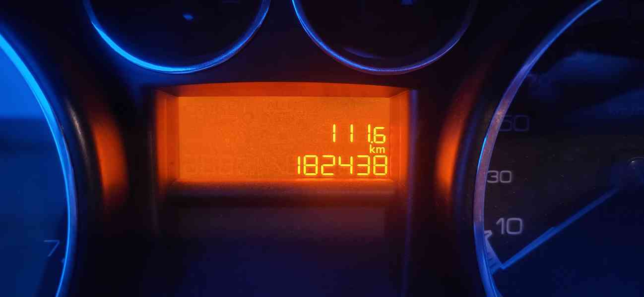 Peugeot  308 1.6  16v  r.v.2010 klima - foto 9