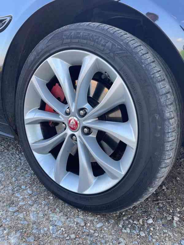 Jaguar XF 2,0   d AWD R-SPORT - foto 15