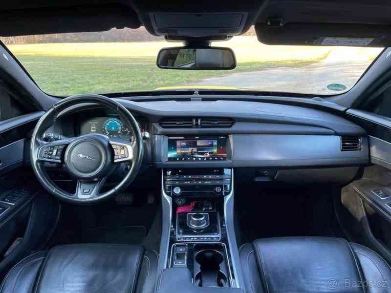 Jaguar XF 2,0   d AWD R-SPORT - foto 9