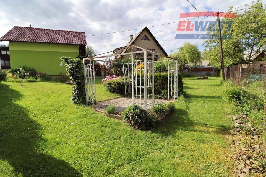 Prodej řadového rodinného domu se zahradou a garáží ve Velharticích - foto 3