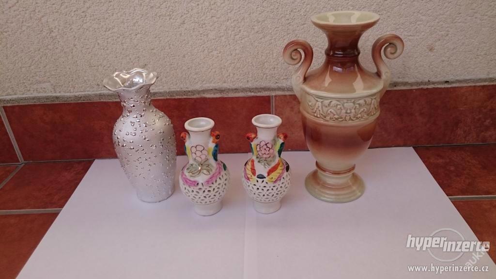 3 vázy a karafa z porcelánu - foto 1
