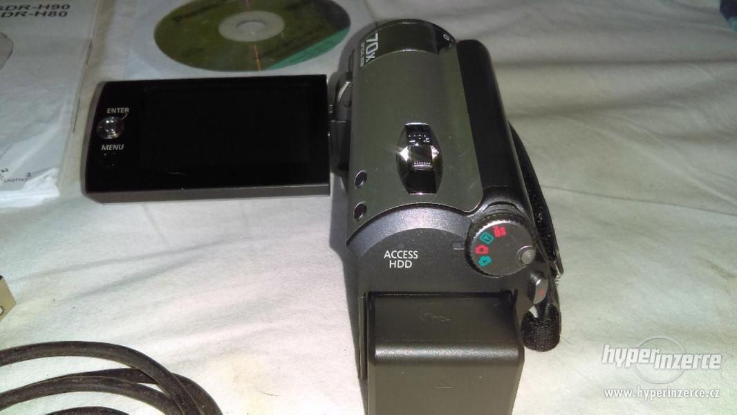 Digitální videokamera Panasonic SDR-H80 stříbrná. - foto 2