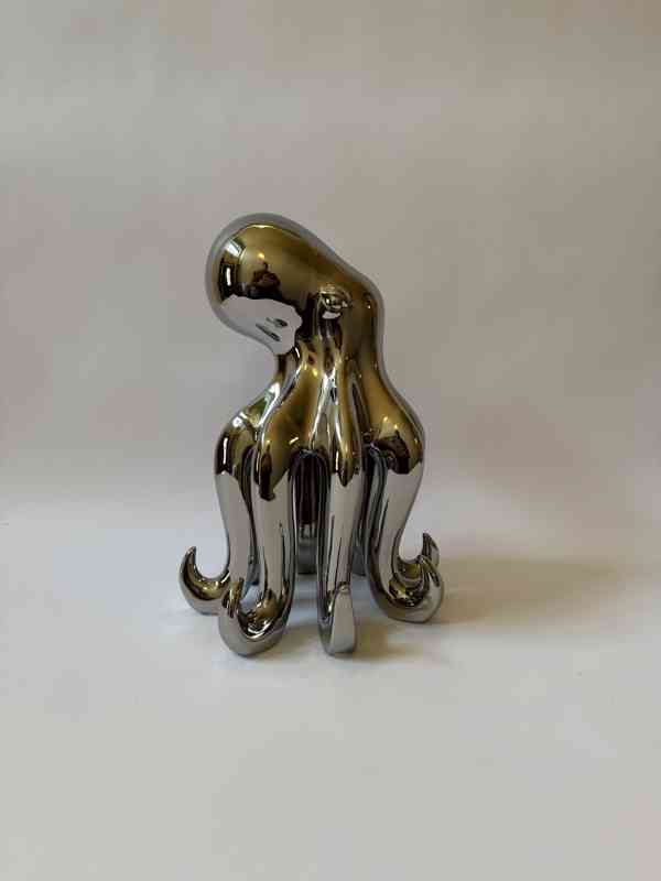 Chobotnice - socha ve stříbrném provedení