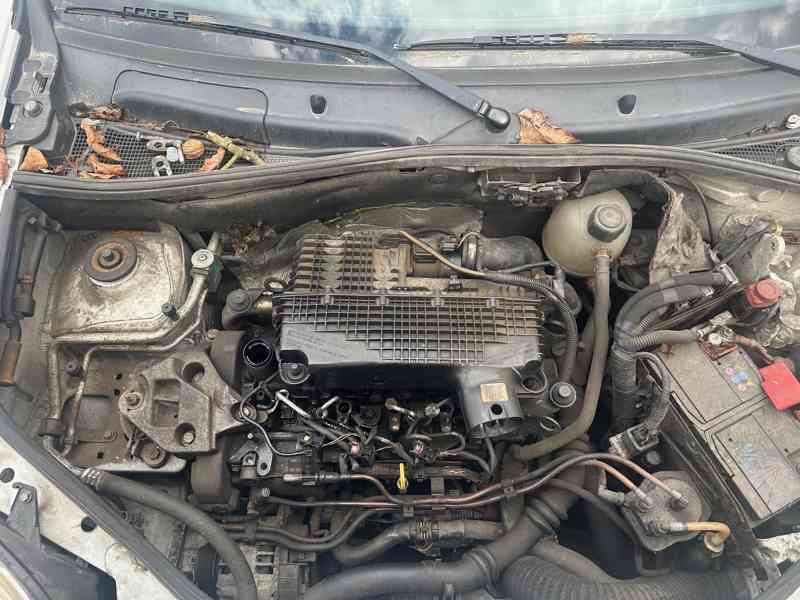 Renault Kangoo 1,5 DCI K9K 50KW prodám díly z vozu - foto 6