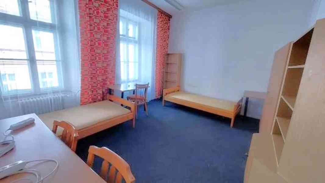 1. a 2.lůž. pok. (i JEDNOTLIVĚ), studenti/ky/pár, prač./suš. - foto 3