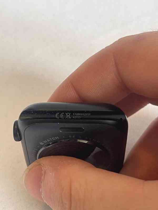 Apple Watch SE 2. generace (GPS) Aluminium 44 mm v proved... - foto 4