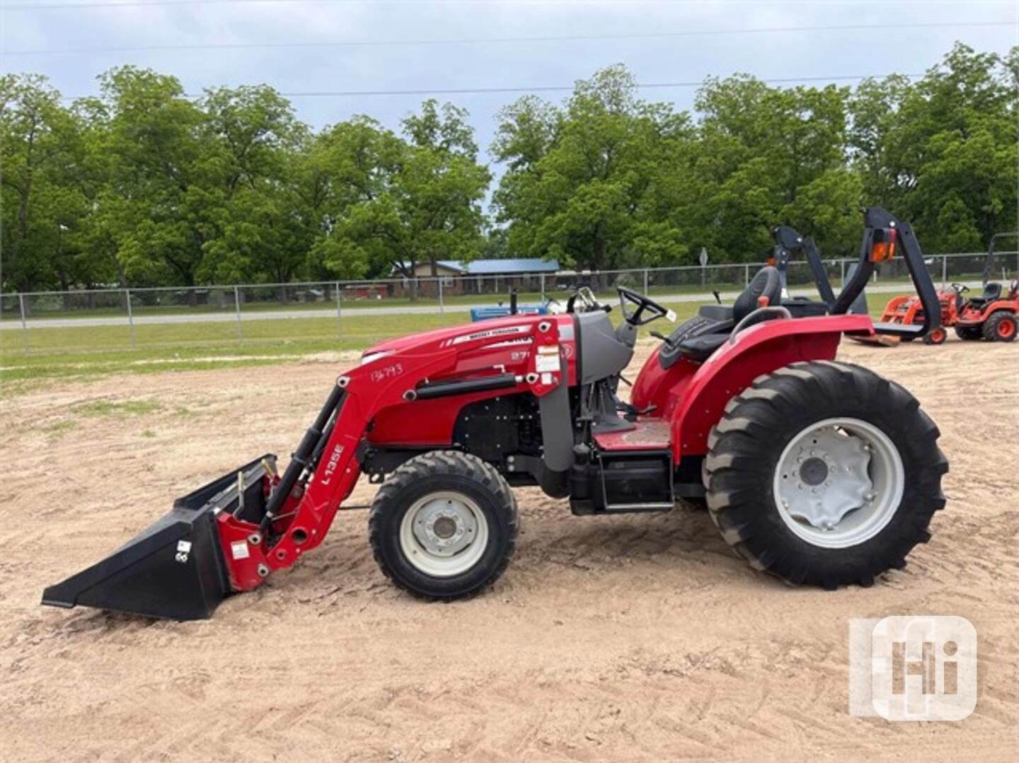 Traktor MASSEY FERGUSON 2705E  - foto 1