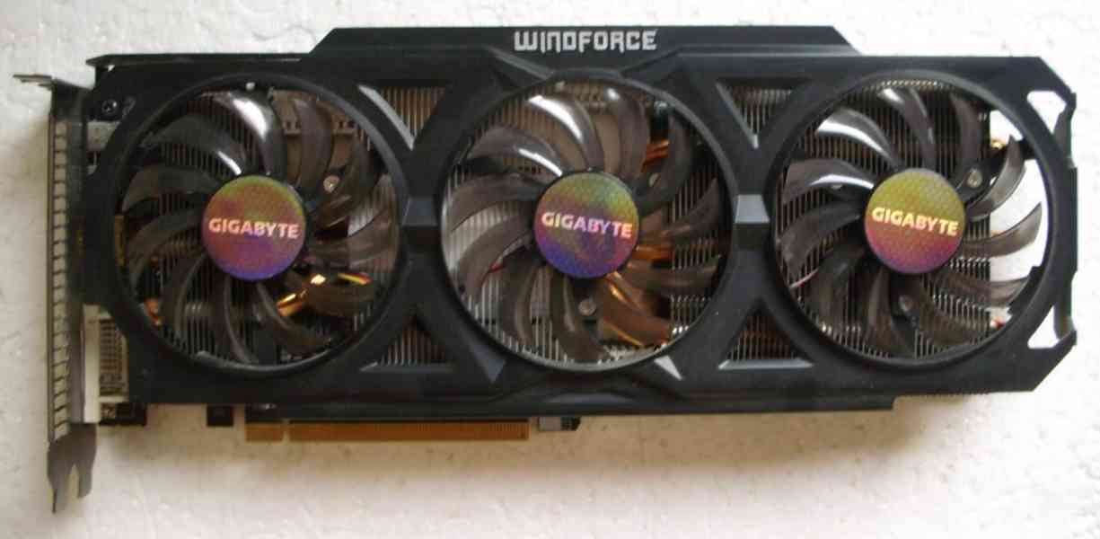 Radeon R9 280X Gigabyte WindForce 3X - foto 1