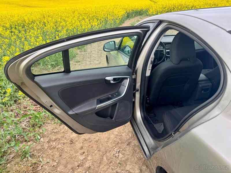 Volvo S60 1,6 (2011) - foto 8