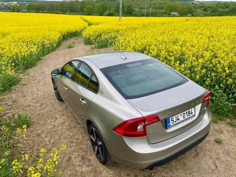 Volvo S60 1,6 (2011) - foto 2