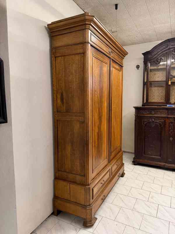 Starožitná šatní skříň  - foto 5