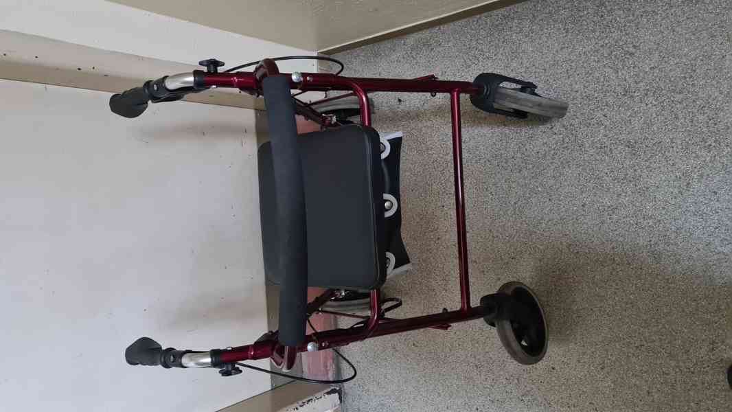 Chodítko s kolečky zn. Roma Medical - foto 2