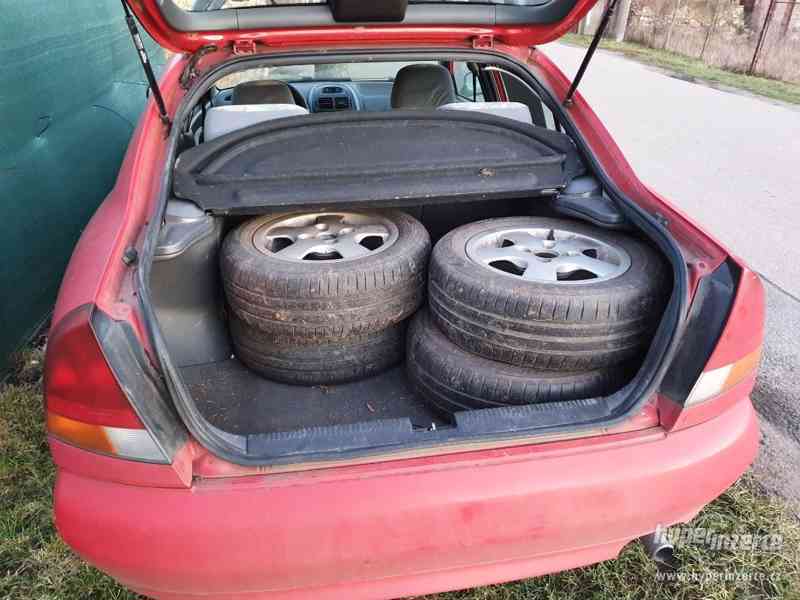 Mitsubishi Carisma 1.6 GLX 66kW - foto 5