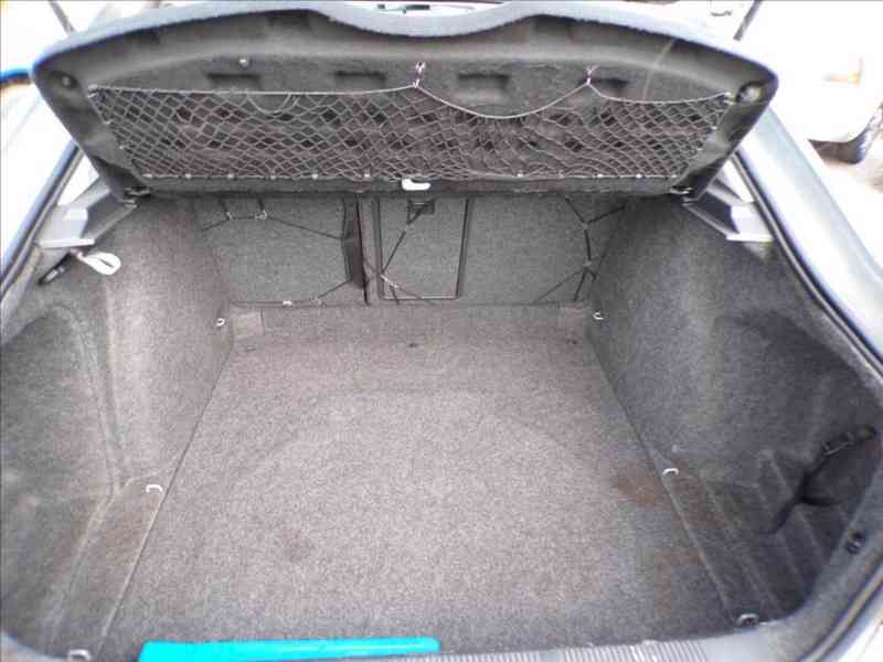 Škoda Octavia 1,6 MPI KLIMA - foto 10