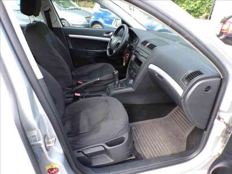 Škoda Octavia 1,6 MPI KLIMA - foto 12