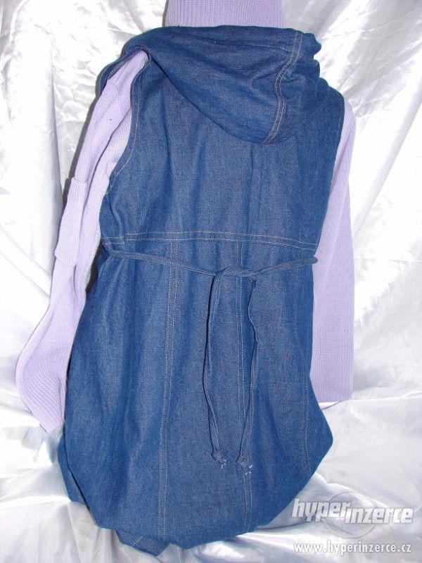 Těhotenské džínové  šaty s kapucí na konec zimy- jaro - foto 3