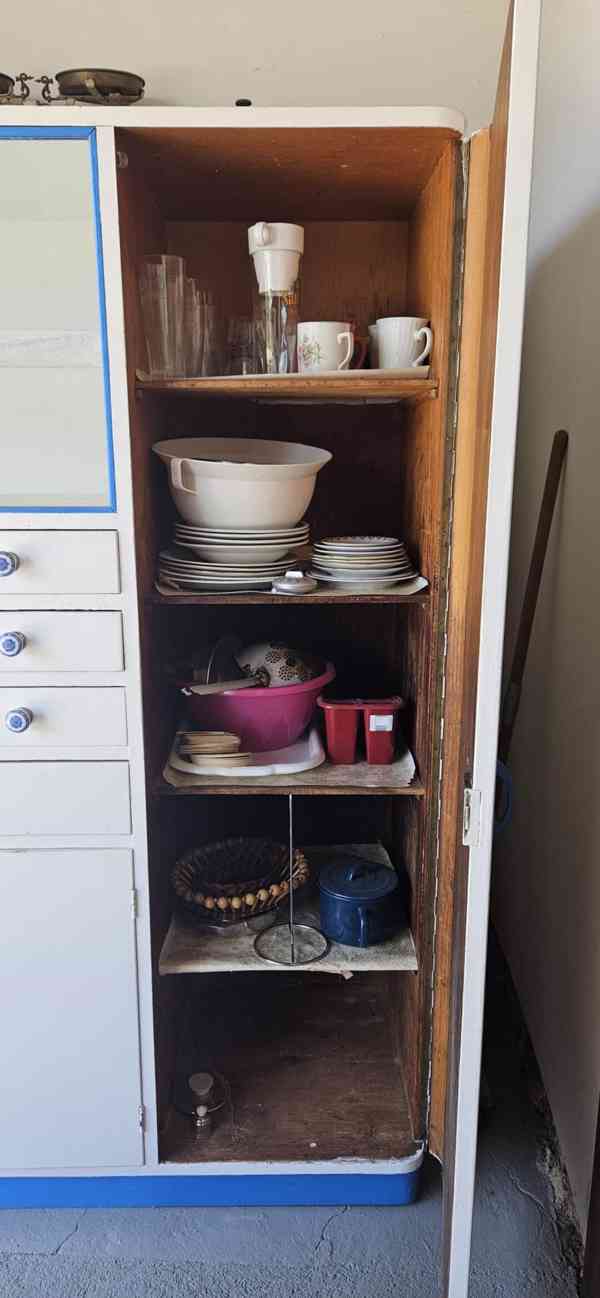 Kredenc k renovaci - foto 2