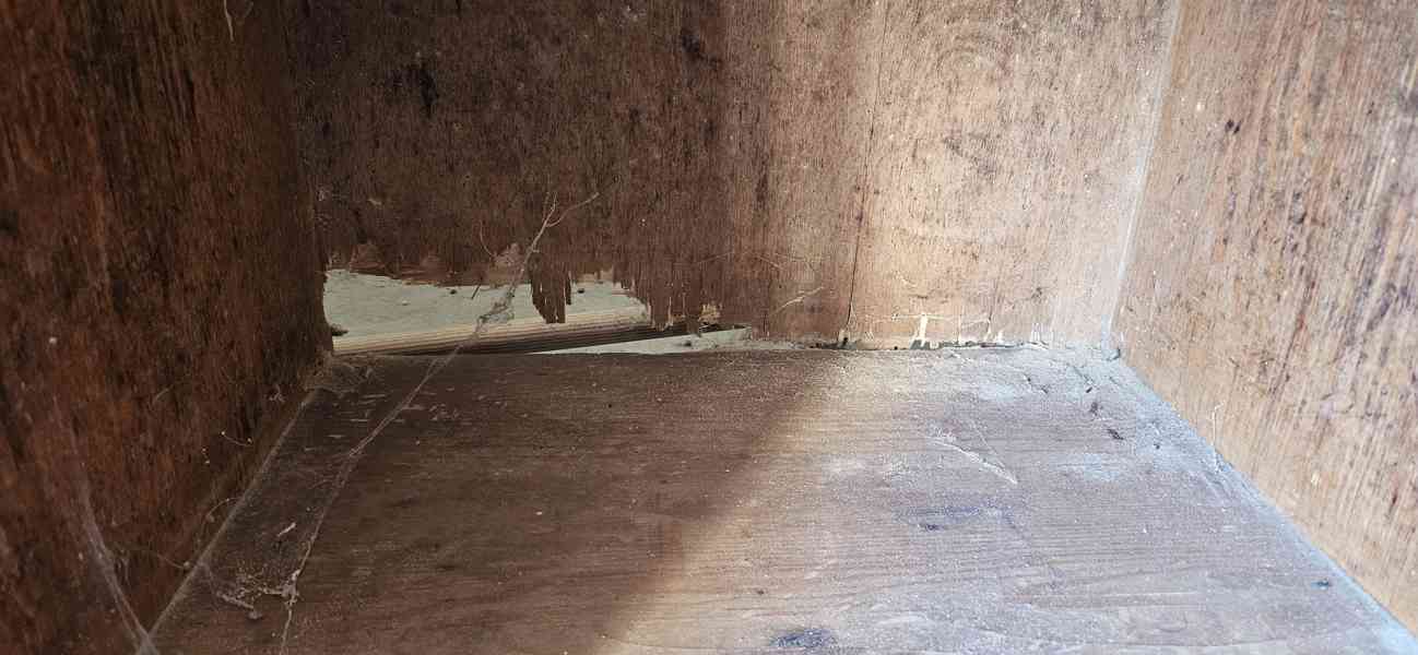 Kredenc k renovaci - foto 3