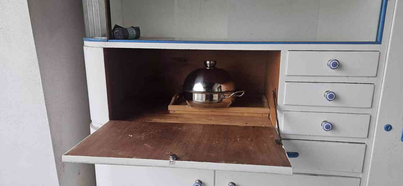 Kredenc k renovaci - foto 4