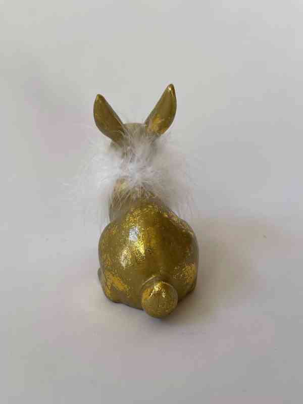 Zlatý velikonoční zajíc s peřím - foto 3