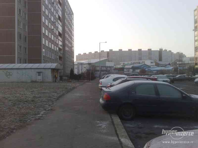 Uzamykatelná garáž v Praze 5-Lužinách, u stanice metra Luka - foto 6
