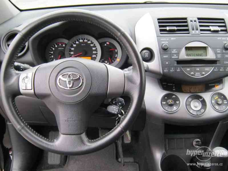 Toyota RAV4 2.0 VVT-i Sol benzín 112kw - foto 10