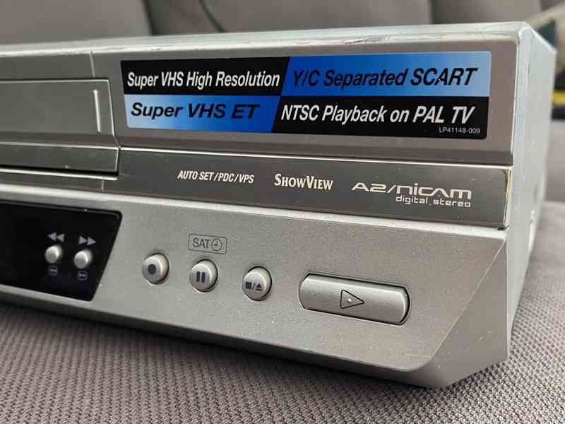S-VHS-ET videorekordér JVC HR-S5970 s video stabilizátorem - foto 4