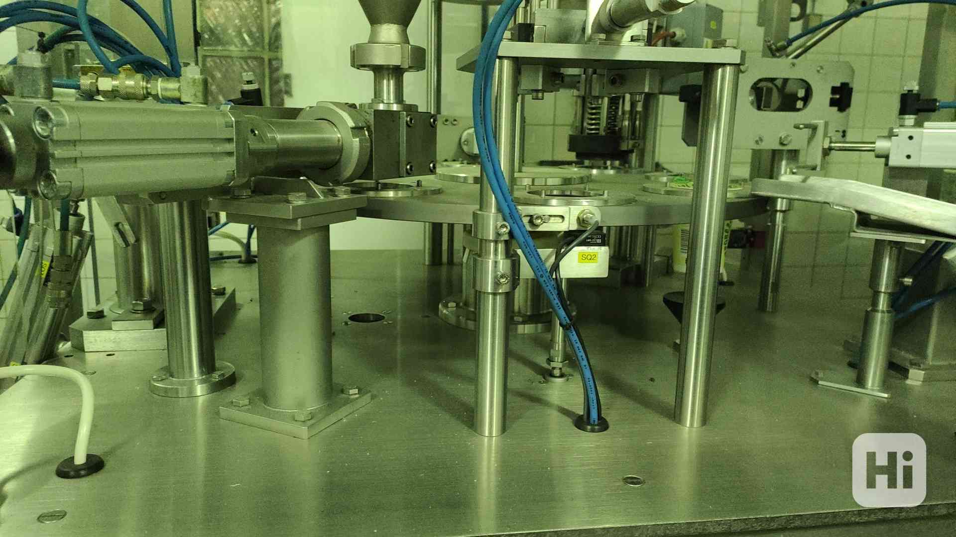 PRODÁME ZÁNOVNÍ AUTOMATICKOU KARUSELOVOU PLNIČKU ATIPACK3000 - foto 1