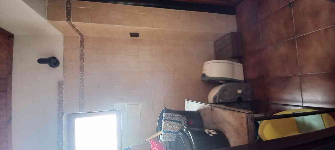 Zahrádku se zahradním domkem a skleníkem - foto 13