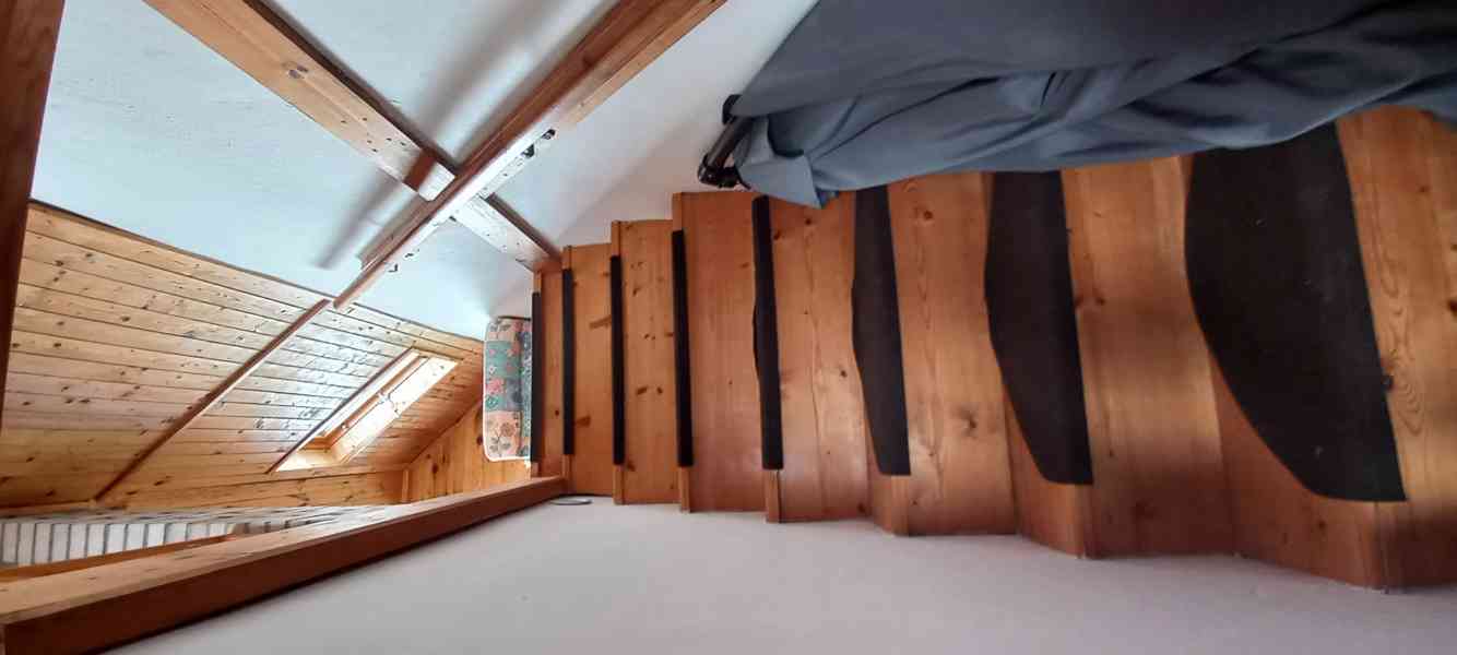 Zahrádku se zahradním domkem a skleníkem - foto 9