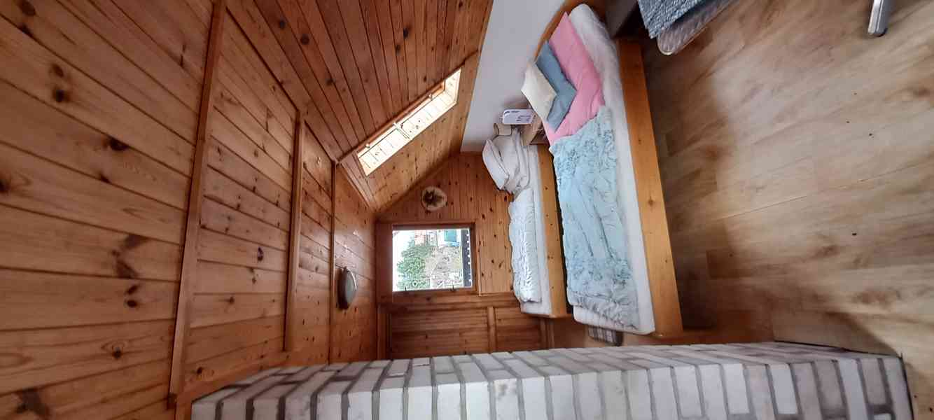 Zahrádku se zahradním domkem a skleníkem - foto 6